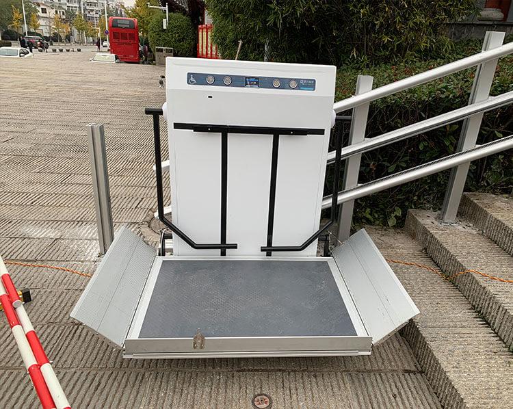 Inclined Wheelchair Lift